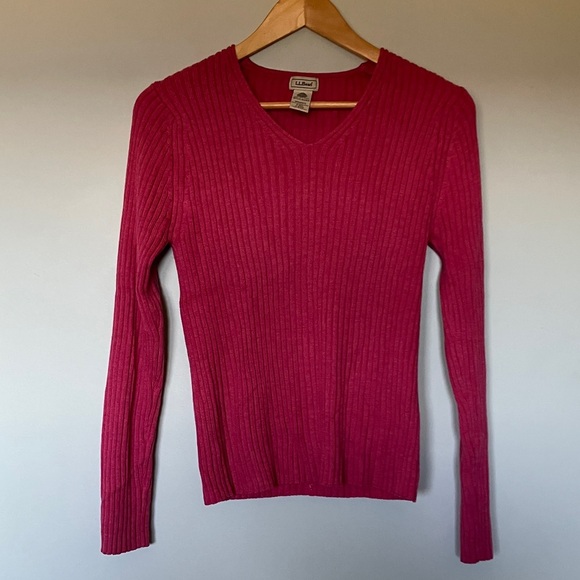 L.L. Bean 100% Merino Wool Women's V-Neck Ribbed Sweater in Pink - Picture 4 of 5